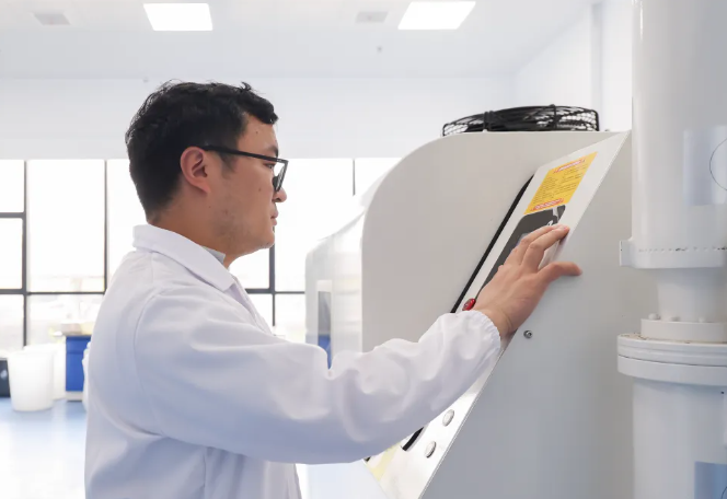 摻錳鈉電正極材料成本降30% 強鈉新能源明年將建設(shè)千噸產(chǎn)線