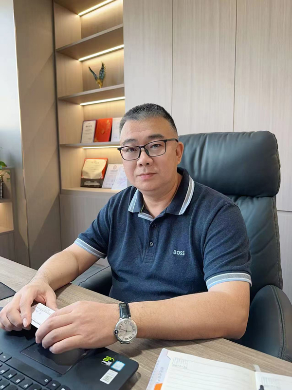 深圳博鈉新能源科技有限公司 董事長 石堅