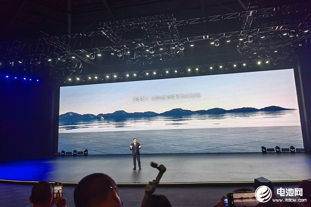 讓充電邁入“兆瓦時代”，比亞迪改寫新能源發(fā)展史？