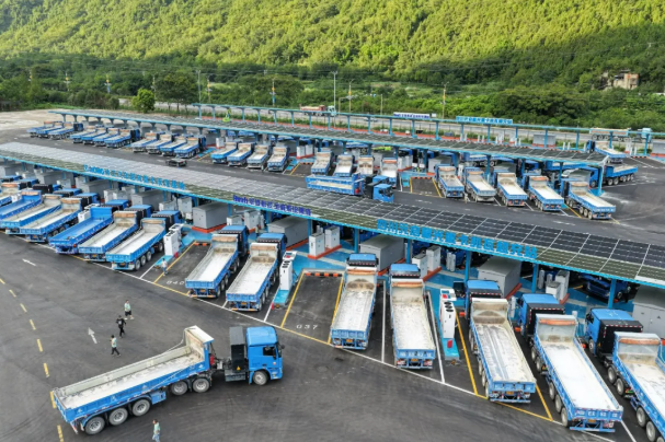 華為打造！全球首個百兆瓦級重卡超充站在四川綿陽投運