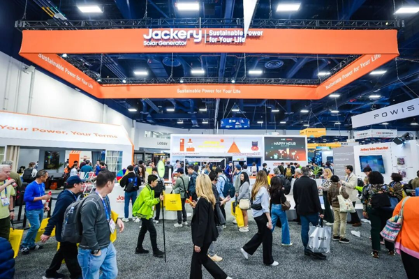 華寶新能以光儲(chǔ)火星機(jī)器人戰(zhàn)略升維 定義家庭智慧能源新未來(lái)